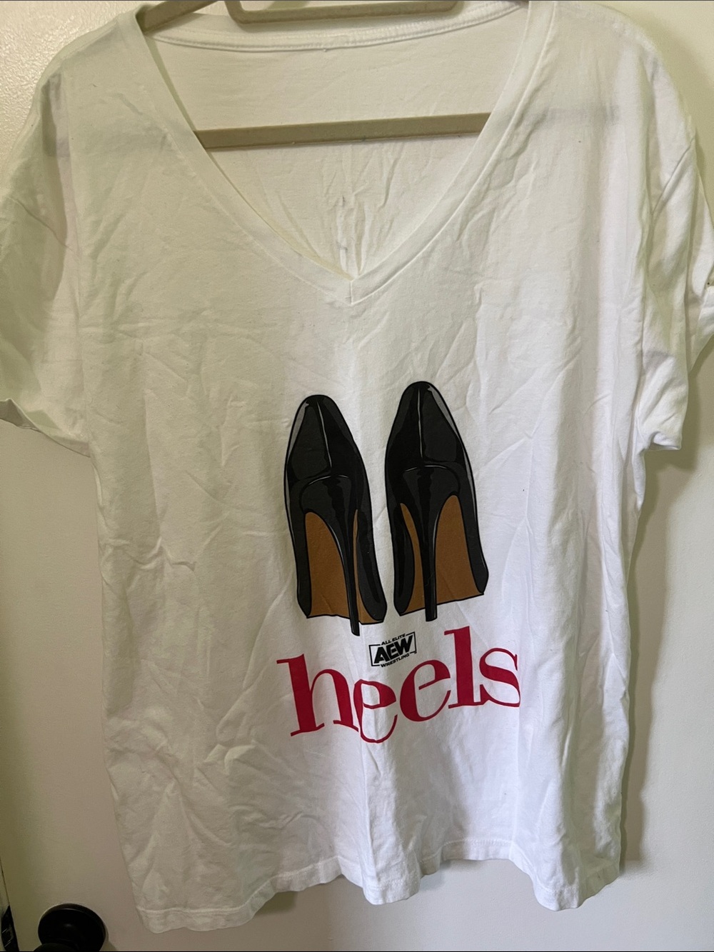 AEW Ladies White 'heels' Graphic V-Neck Tee with Black Heel Illustration Size Xl